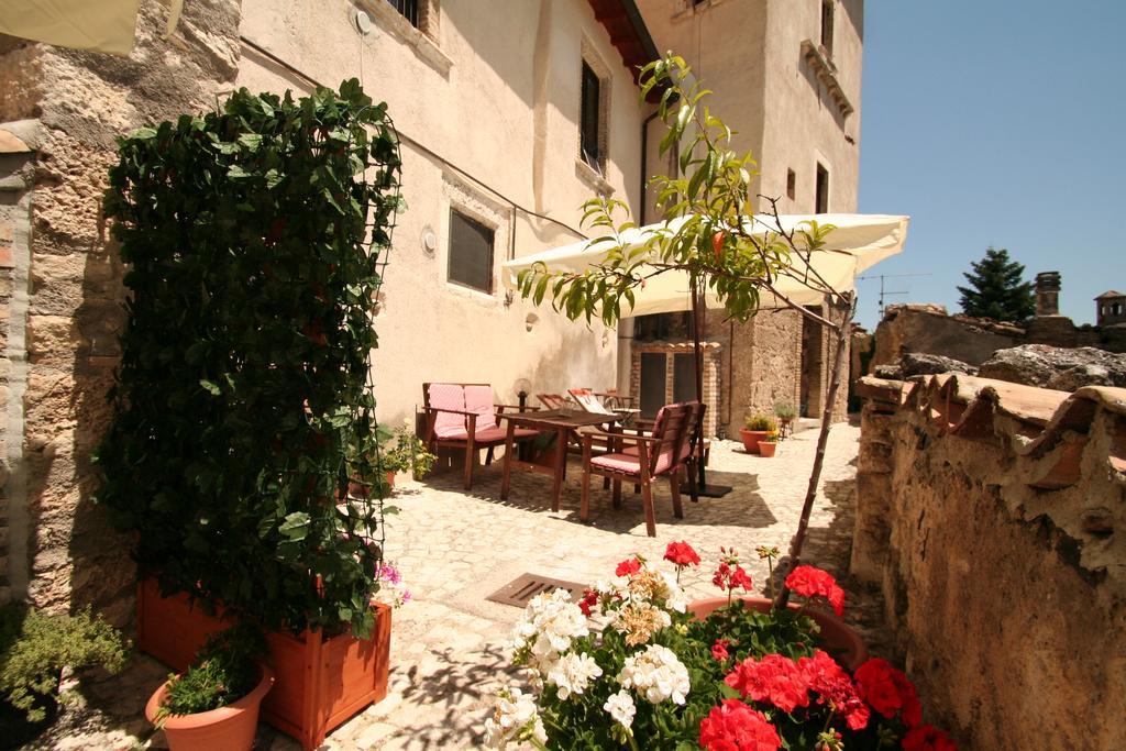 Sotto Il Castello Aparthotel Gagliano Aterno Exterior photo
