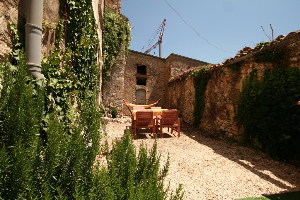 Sotto Il Castello Aparthotel Gagliano Aterno Exterior photo